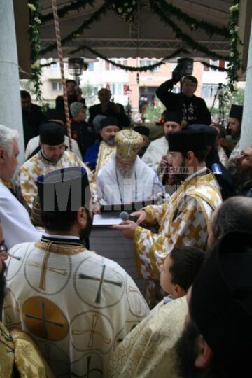 Sfințirea Bisericii Sfânta Cruce din Obcini