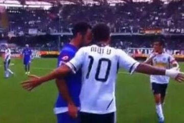 Mutu l-a lovit cu cotul pe Cassani primind direct cartonașul roșu. Foto: prosport