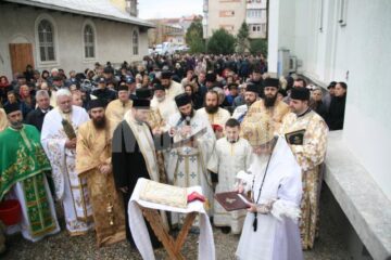 Sfințirea Bisericii Sfânta Cruce din Obcini