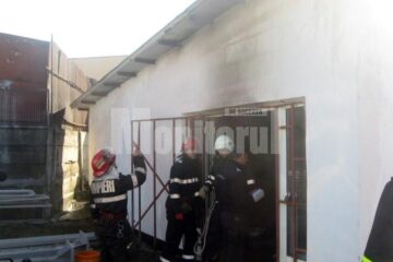 Pompierii au intervenit doar pentru degajarea fumului din interior, focul fiind stins de angajați