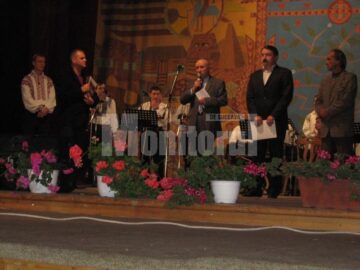 Profesorul Petre Horvat vicepresedinte Consiliul Judetean Suceava Vasile Ilie profesor Sever Dumitrache