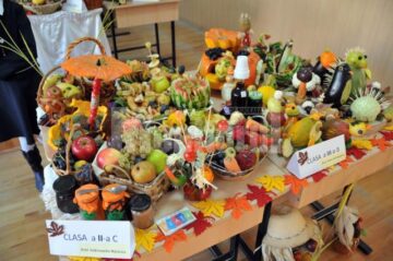 Copiii s-au întrecut în a realiza cele mai ingenioase sculpturi din fructe și legume