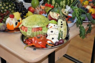 Copiii s-au întrecut în a realiza cele mai ingenioase sculpturi din fructe și legume
