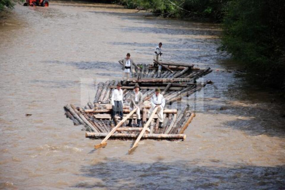 „Tradiție și adrenalină pe Bistrița” încheie sezonul de rafting din acest an