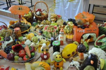 Fiecare clasă a avut câte o masă de prezentare a lucrărilor