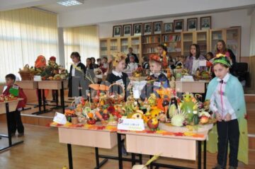 Copiii s-au întrecut în a realiza cele mai ingenioase sculpturi din fructe și legume
