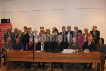 Fotografie de grup - Juriul și laureații celei de-a XVII-a ediții a Premiilor Fundației Culturale a Bucovinei