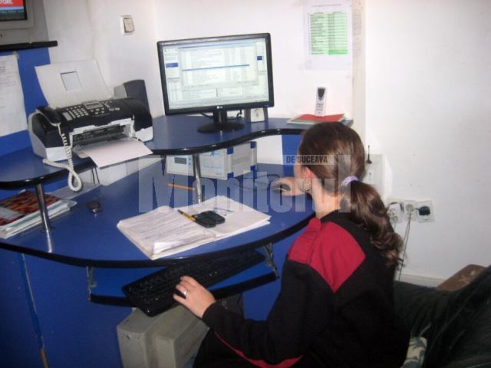 La dispeceratul firmei de pază, sistemele de alarmă sunt monitorizate non stop, iar în cazul unei posibile efracții echipa de intervenție este trimisă la fața locului