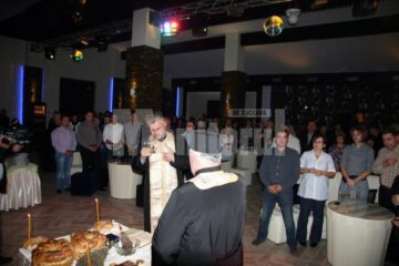 Noul centru a fost sfințit de doi preoți care au oficiat și o slujbă religioasă