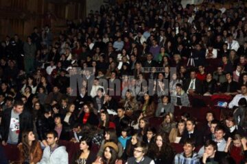 Spectatori la balul de la Colegiul de Artă „Ciprian Porumbescu”