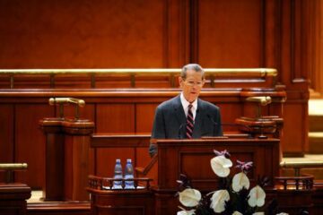 Discursul Regelui Mihai, urmărit cu atenție și aplaudat de parlamentari. Foto: MediaFax