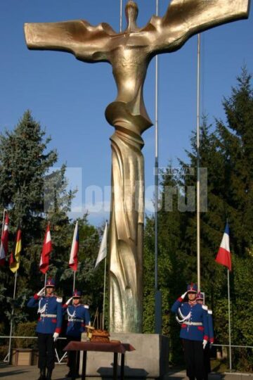 Ceremonialul militar și religios care a marcat Ziua Armatei Române a avut loc în Piața Tricolorului