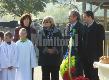 Ceremonialul depunerii de coroane de către Asociația “Cultul Eroilor” Suceava și Organizația Județeană a UNPR Suceava