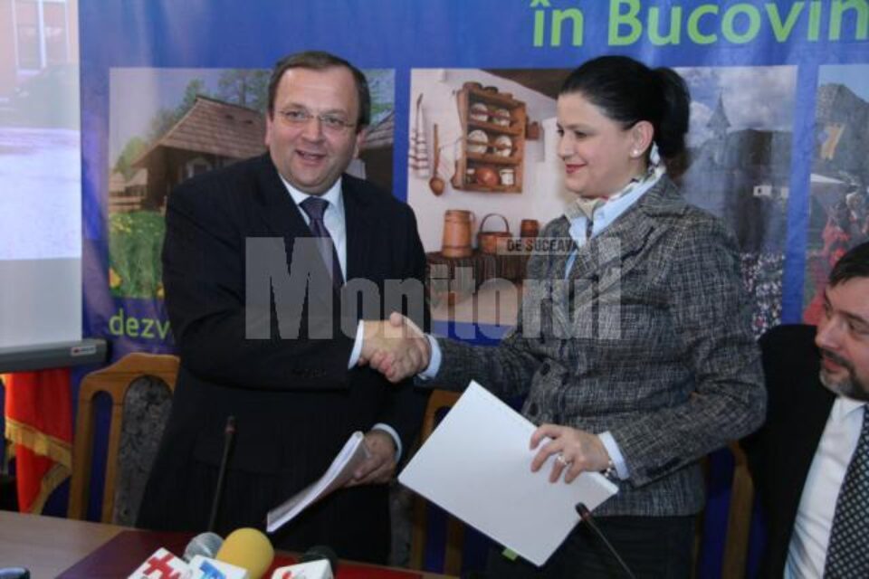 Gheorghe Flutur și Anca Boagiu au semnat contractul de modernizare a Aeroportului „Ștefan cel Mare”