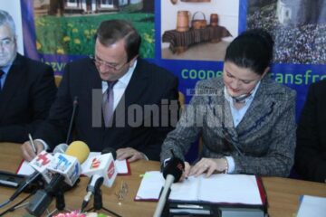 Gheorghe Flutur și Anca Boagiu au semnat contractul de modernizare a Aeroportului „Ștefan cel Mare”