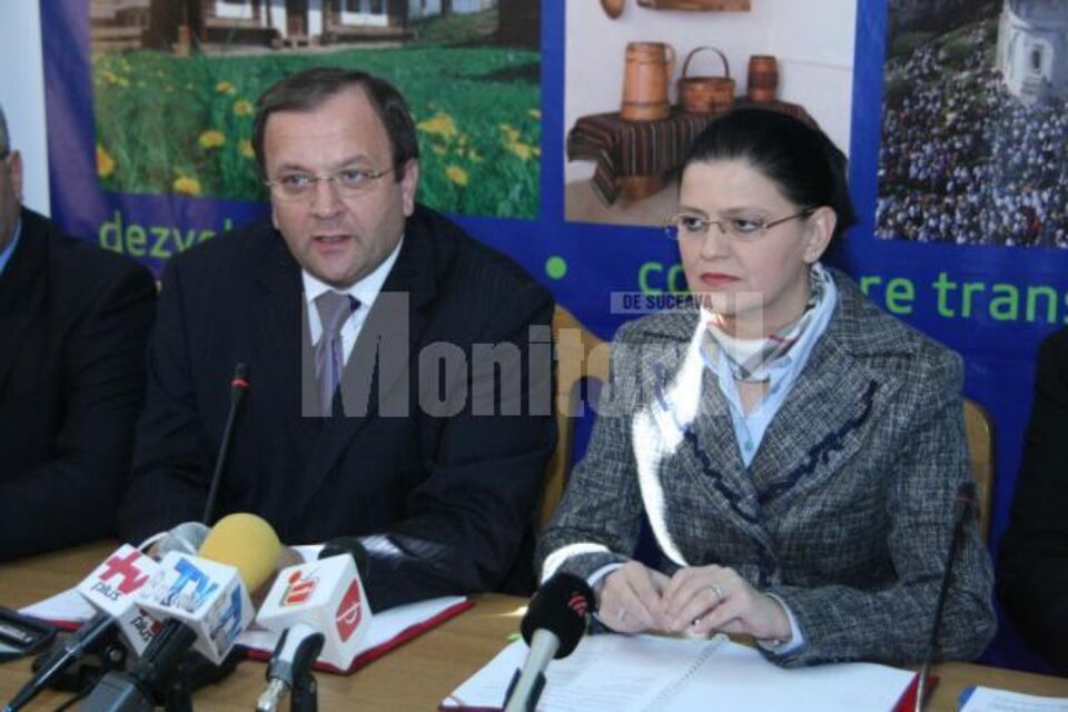 Gheorghe Flutur și Anca Boagiu au semnat contractul de modernizare a Aeroportului „Ștefan cel Mare”