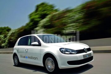 Volkswagen Golf blue e-motion