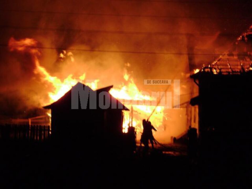 Incendiul a mistuit imobilul de locuit și anexele aproape în întregime