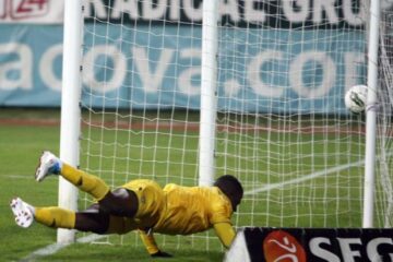 Yero Bello, de la FC Vaslui, înscrie un gol, în timpul meciului cu FCM Târgu Mureș Foto: Mediafax