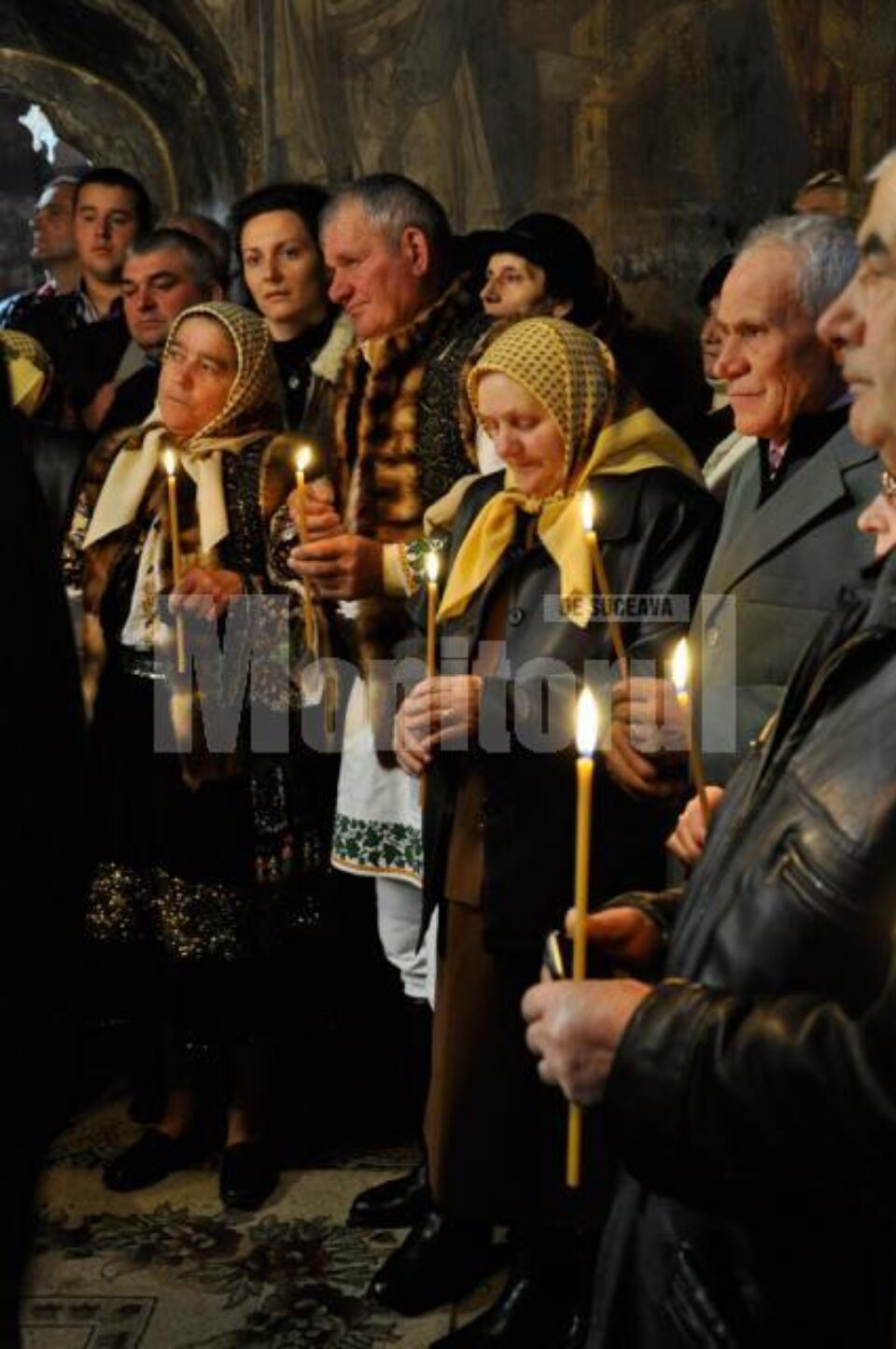 Vasile Andriciuc a cununat duminică 15 cupluri de aur, ajungând la un număr de 238 de fini