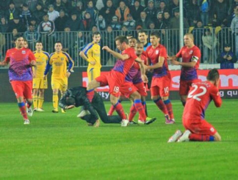 Violențele de la meciul Petrolul - Steaua au depășit orice imaginație