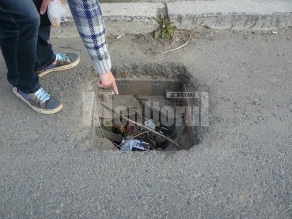 Gură de canal capcană la ieșirea din cartierul Burdujeni