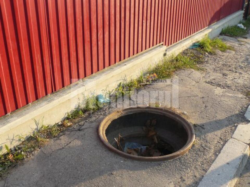 Guri de canal capcana si pe trotuar