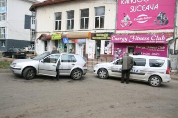 Sensul giratoriu din spatele Casei de Cultură a devenit loc de parcare pentru unii șoferi