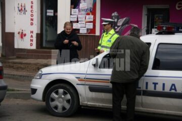 Sensul giratoriu din spatele Casei de Cultură a devenit loc de parcare pentru unii șoferi