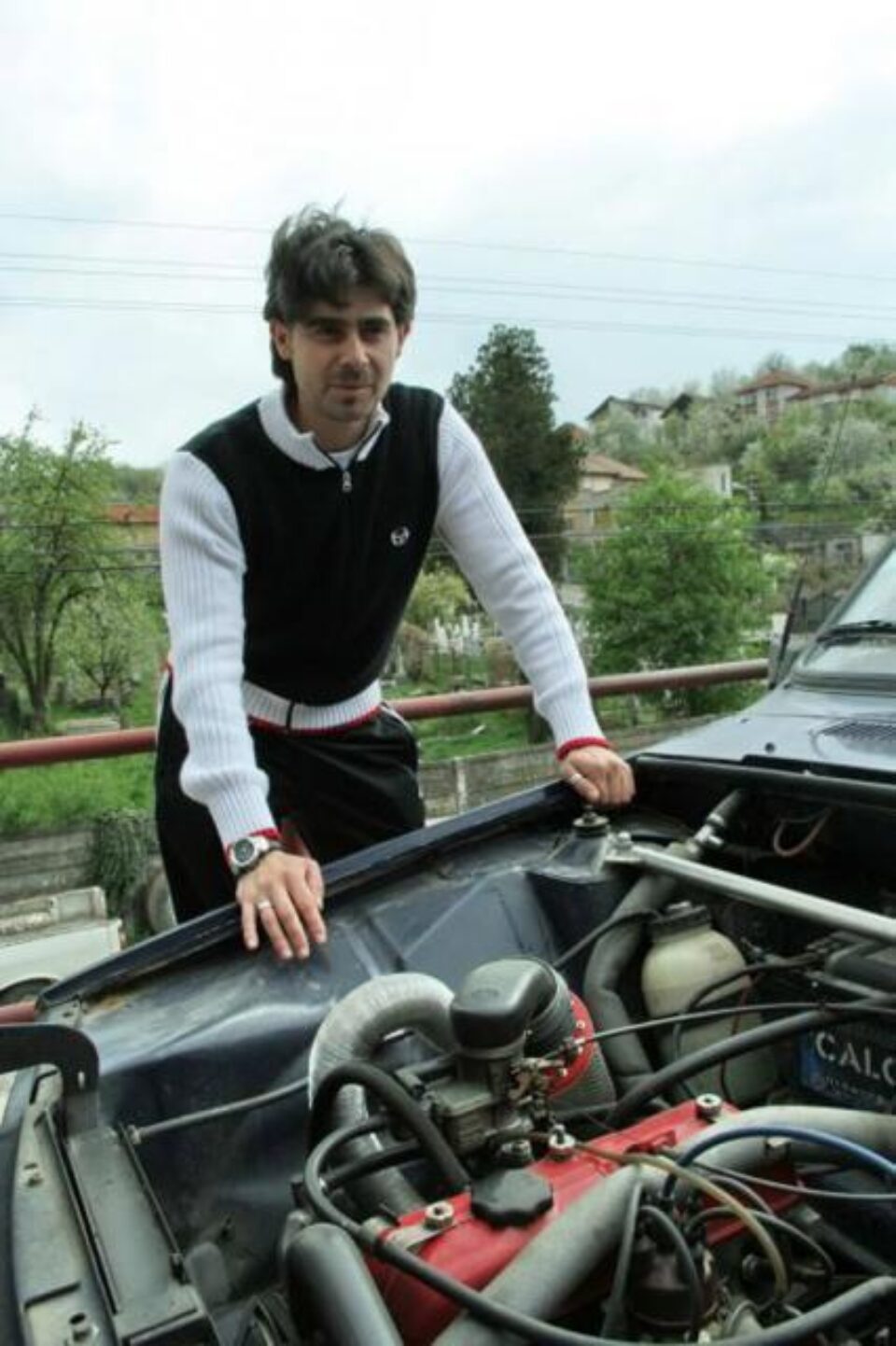Corneliu Birtok-Băneasă a realizat un filtru de aer care crește puterea motorului cu până la 10% și reduce consumul de carburant cu 10-15%. Foto: adevarul.ro