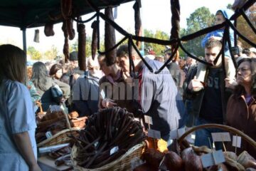 Înghesuială la standurile producătorilor suceveni