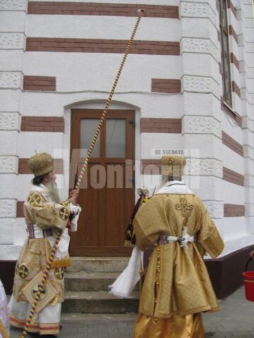 Miruirea pereților bisericii din Cajvana