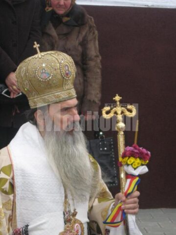 ÎPS Teodosie, Arhiepiscopul Tomisului, la sfințirea bisericii din Cajvana