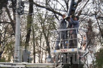 În intersecția bulevardului Ana Ipătescu cu strada Mitropoliei vor fi montate șapte corpuri de semafor