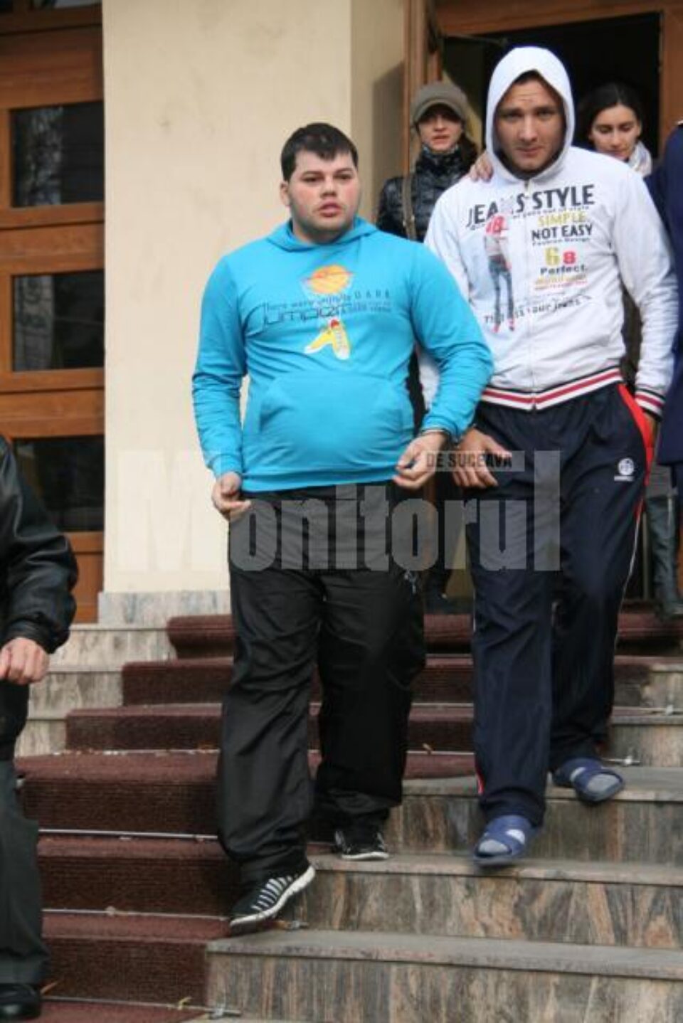 Petrică Mîndrilă, zis „Polonic”, nu a găsit altceva mai bun de făcut decât să scuipe către fotoreporteri Petrică Mîndrilă, zis „Polonic”, nu a găsit altceva mai bun de făcut decât să scuipe către fotoreporteri