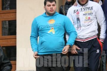 Petrică Mîndrilă, zis „Polonic”, nu a găsit altceva mai bun de făcut decât să scuipe către fotoreporteri