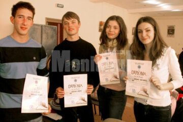 Diplome de excelență pentru cei mai buni elevi ai colegiului humorean