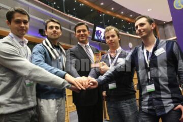 Echipa României a urcat pe podiumul concursului de IT organizat de Petru Luhan în Parlamentul European