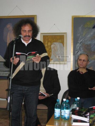Vasile Tudor citind din poemele sale