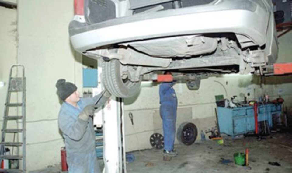 Suplimentarea taxelor pentru acordarea autorizației anuale de funcționare a atelierelor auto va avea ca efect disponibilizarea a peste 15.000 de angajați Foto: adevarul.ro