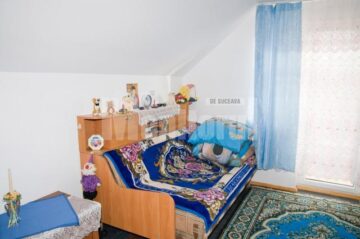 Un sobor de preoți a sfințit sâmbătă locuința în care s-a mutat familia Nicoară, împreună cu cei patru copii