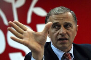 Mircea Geoană a declarat presei că este consternat de modul în care s-au petrecut lucrurile Foto: MEDIAFAX