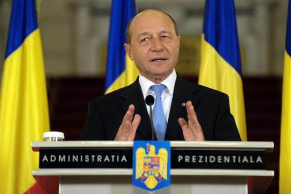Băsescu a promulgat, ieri, Legea privind interzicerea activității de cămătărie. Foto: Sorin LUPȘA