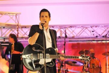 Ștefan Bănică Jr. va cânta live pentru toți clienții de la miezul nopții Ștefan Bănică Jr. va cânta live pentru toți clienții de la miezul nopții