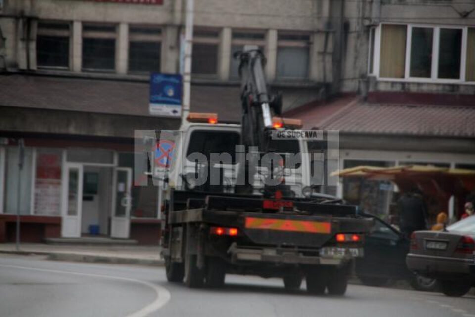 Mașina cu care SC Hi Speed Recovery SRL Botoșani ridică autoturismele