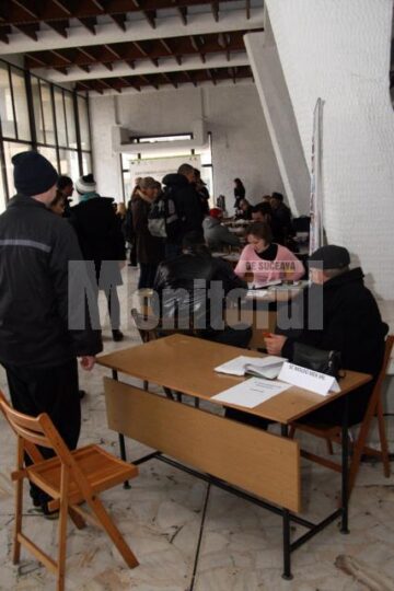 La târgul de locuri de muncă de ieri au participat în jur de 300 de persoane