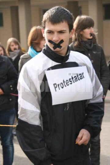 Unul dintre zecile de studenți care au participat la protestul de ieri