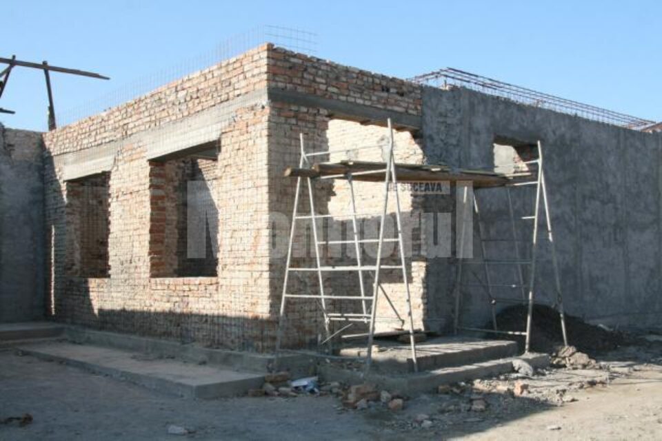 Pe șantierul de la Zamostea lucrările au înghețat la propriu și la figurat