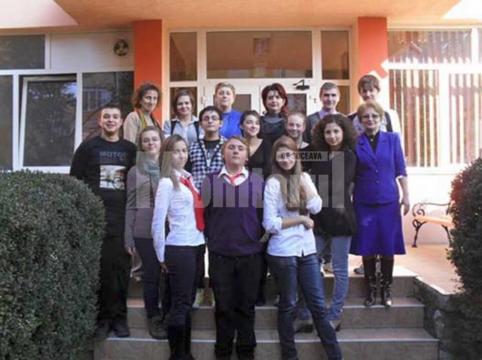 Elevii și profesorii implicați în proiect