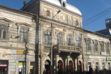 Fosta primărie din Câmpulung se află într-o stare avansată de degradare